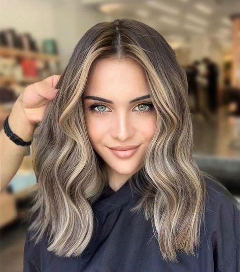 Ash Brown Hair Balayage, Ombre Hair Color For Brunettes, Baylage Hair, Brown Hair Inspiration, Which Hair Colour, Hair Color Chocolate, Brunette Hair With Highlights, Blending Gray Hair, Brown Hair Balayage