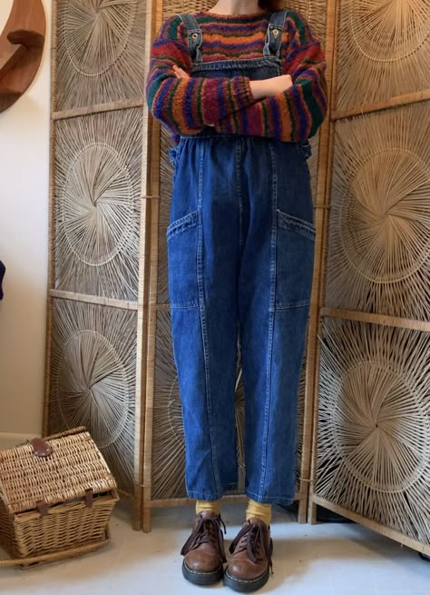 70s Doc Martens Outfit, Sweater Under Overalls, Vintage Doc Martens Outfit, Overall And Sweater Outfit, Sweater Overalls Outfit, Overalls Sweater Outfit, Overalls And Sweater Outfit, Artsy Overalls, Cute Overalls Outfits