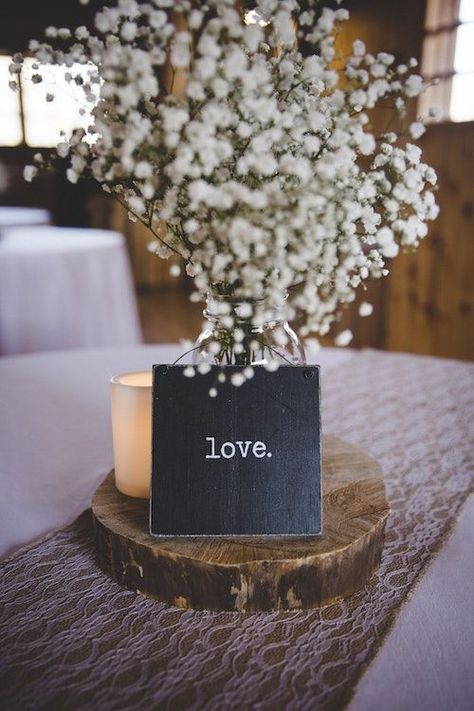 Rustic baby's breath centerpiece. Photography: Easton Oliver/BYW @oliver_visuals Rustic Centerpieces Diy, Decoration Engagement, Engagement Party Planning, Wedding Candles Table, Rustic Wedding Table Decor, Diy Wedding Table, Babies Breath, Engagement Party Decorations, Table Runners Wedding