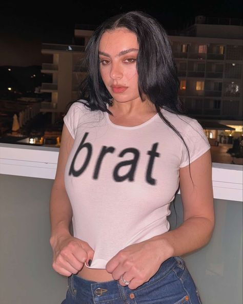 Charli (@charli_xcx) • Instagram photos and videos Bad Taste Outfit, Chloe Sevigny, Aesthetic Streetwear, Rock Chic, Charli Xcx, Retro Women, Pop Punk, Party Girls, Katy Perry