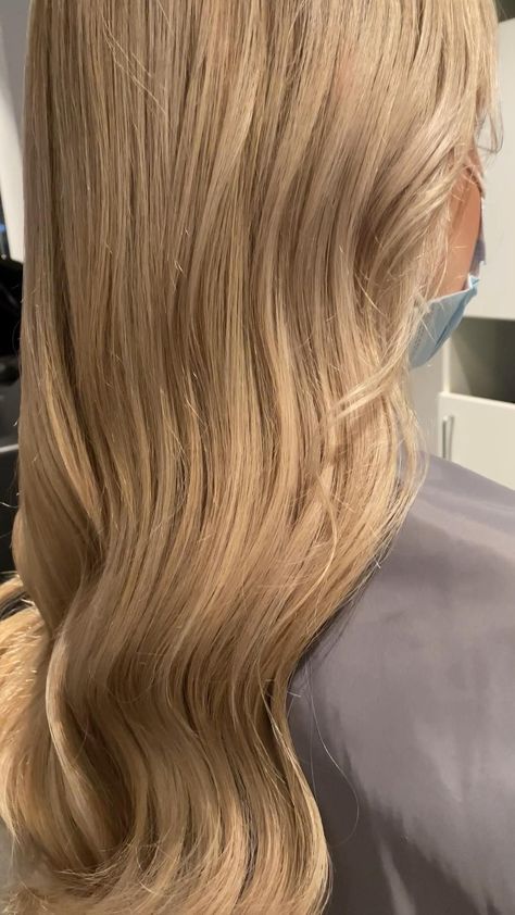 Caramel Blonde Hair, Hair Charms, Natural Hair Wigs, Creamy Blonde, Honey Blonde Hair, Blonde Hair Inspiration, Blonde Hair Shades, Blonde Hair Looks, Blonde Hair With Highlights