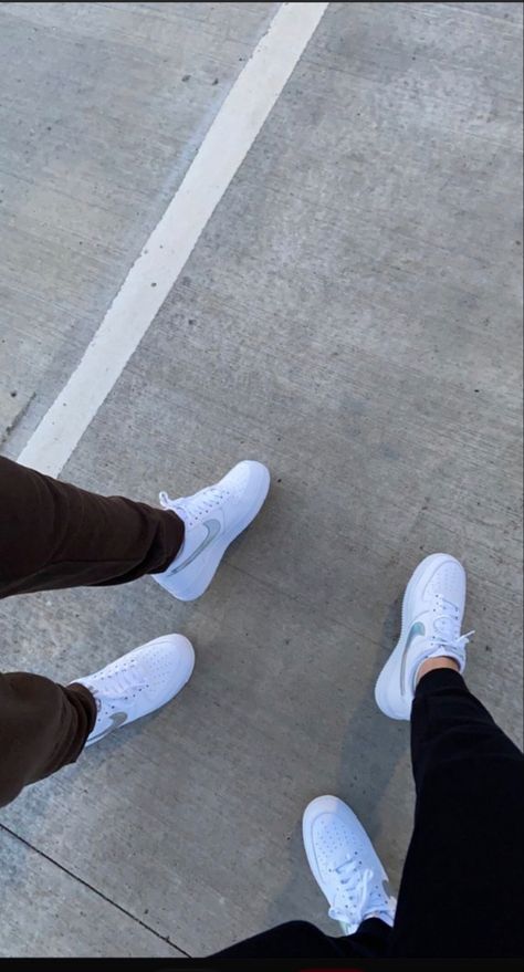 Couple Shoes Snap, Couples Shoes Pictures, Couple Shoes Pictures, Couple Sneakers, Boyfriend Outfit, Cute Couple Gifts, Couple Shoes, Cute Couple Poses, Fit Couples