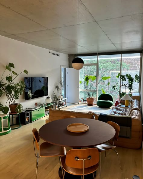 Brutalist Room Decor, Brutalist Room, Brutalist Living Room, Architect Apartment, Brutalist Apartment, New York Houses, Loft Apartment Decorating, Manhattan Loft, New York Interior