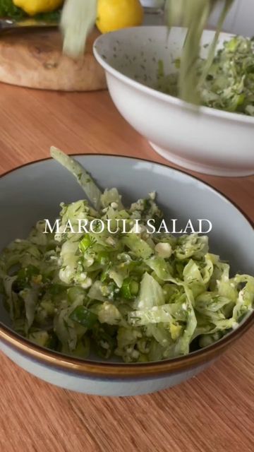 Healthy | Plant Based | Recipes on Instagram: "🥗MAROULI SALAD🥗 Follow @vegandemocracy for more! Marouli (meaning lettuce in Greek) salad is one of my favourites growing up. Super simple in putting together, but I love that it’s all about highlighting the lettuce with fats, acids and herbs. Give it a shot, it’s stupid easy and tastes way better than it has any right to. Recipe below 🥰 1 iceberg lettuce (thinly sliced) 1 bunch spring onion (thinly sliced) 250gm vegan feta (crumbled) 1 bunch dil Greek Lettuce Salad, Healthy Plant Based Recipes, Greek Cooking, Healthy Food Facts, Iceberg Lettuce, Salad Recipes For Dinner, Lettuce Salad, Greek Salad, Spring Onion