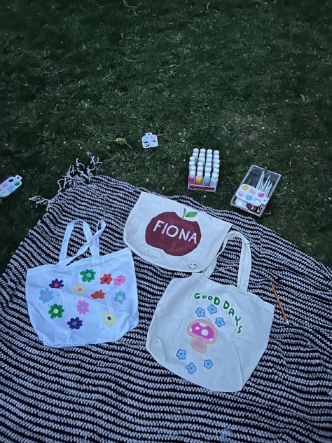 Cute Girly Picnic Ideas, Spring Break Party Ideas, Hangout Party Ideas, Summer Friend Hangout Ideas, Friendship Hangout Ideas, Aesthetic Friend Hangout Ideas, Fun Hang Out Ideas Friends, Cute Friend Hangout Ideas, Trio Hangout Ideas