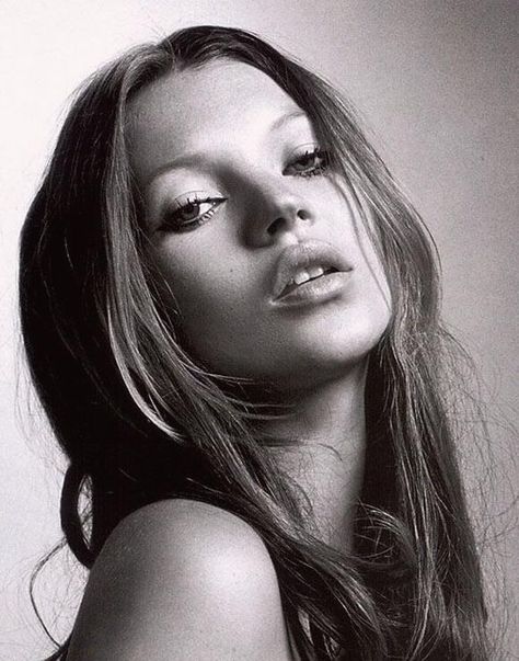 kate moss Uk Icon, Supermodel Body, Kate Moss 90s, Queen Kate, Carolyn Murphy, Mode Editorials, Miss Moss, Fotografi Vintage, 90s Models