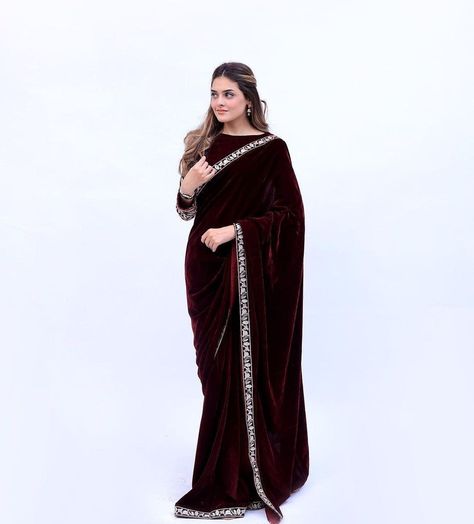 Saree Velvet, Velvet Saree, Sequence Saree, Cut Blouse, Indian Saree Blouse, Indian Bollywood, Work Sarees, Embroidery Lace, Saree Look