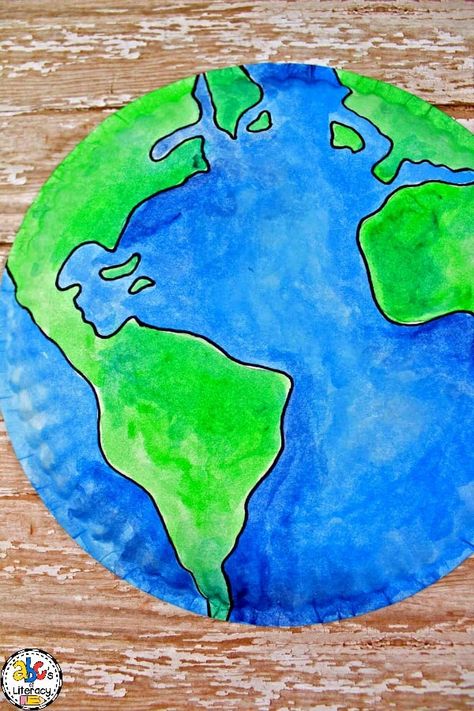 This Paper Plate Earth Craft is a creative way to teach children about what the Earth looks like and a fun activity to celebrate Earth Day. Earth Template, Earth Day Craft, Earth Crafts, Planet Crafts, Writing Paper Template, Earth Day Projects, Earth Craft, Earth Drawings, Earth Day Crafts