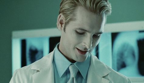 Carlisle Cullen Icon, Forks Washington Twilight, Twilight Cullens, Twilight Love, Dr Cullen, Twilight Jokes, Twilight Vibes, Carlisle Cullen, Vampire Twilight