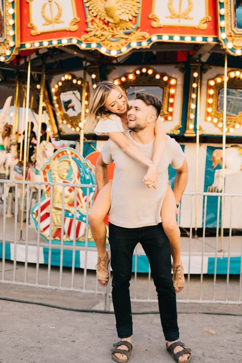 Amusement Park Couple, Carousel Photoshoot, Photoshoot Ideas For Boyfriend, Carnival Photo Shoots, Fair Pictures, Festival Games, Couple Engagement Pictures, Unique Engagement Photos, Good Photos