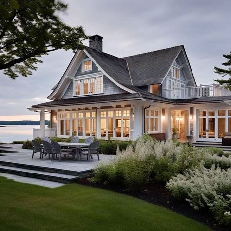 White Picket Fence Ideas, Picket Fence Ideas, England Houses, New England Beach House, Lake Houses Exterior, Fence Designs, Seaside House, Beach House Exterior, Waterfront Cottage