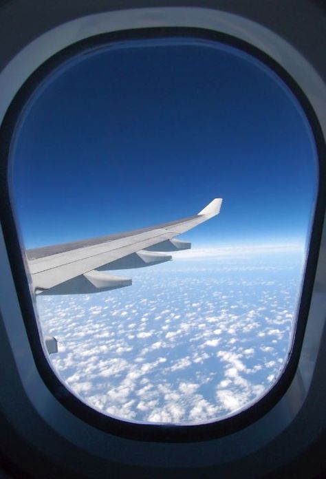 Hublot Avion, Plane Window View, Airplane Window View, Plane Photography, High Clouds, Plane Window, Airport Aesthetic, 얼굴 드로잉, Airplane Photography