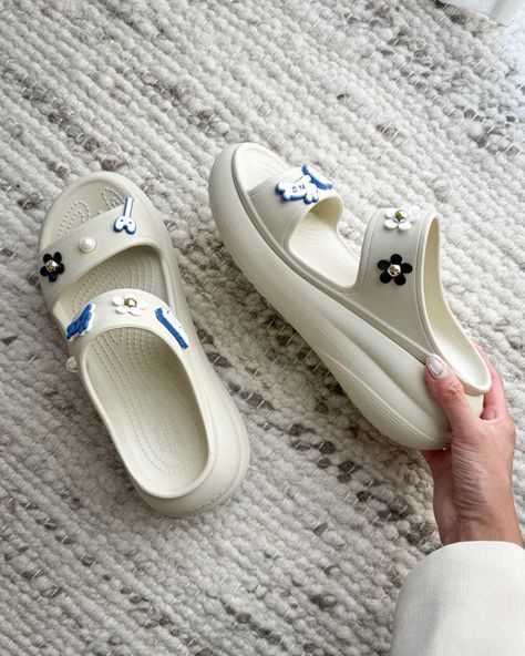 crush sandal, crocs, crocs crush sandal, cute jibbitz, cute charms, new jeans, new jeans charms, cream crocs, platform crocs, crush sandal, sandals, styling crocs crush sandal, styling crocs Crocs Fits Aesthetic, Crocs Sandals Outfit, White Croc Inspiration, Crocs Sandals Aesthetic, White Crocs Aesthetic, Classic Cozy Sandal Crocs, Crocs Aesthetic Outfit, Crocs Platform Clog, Crocs Aesthetic