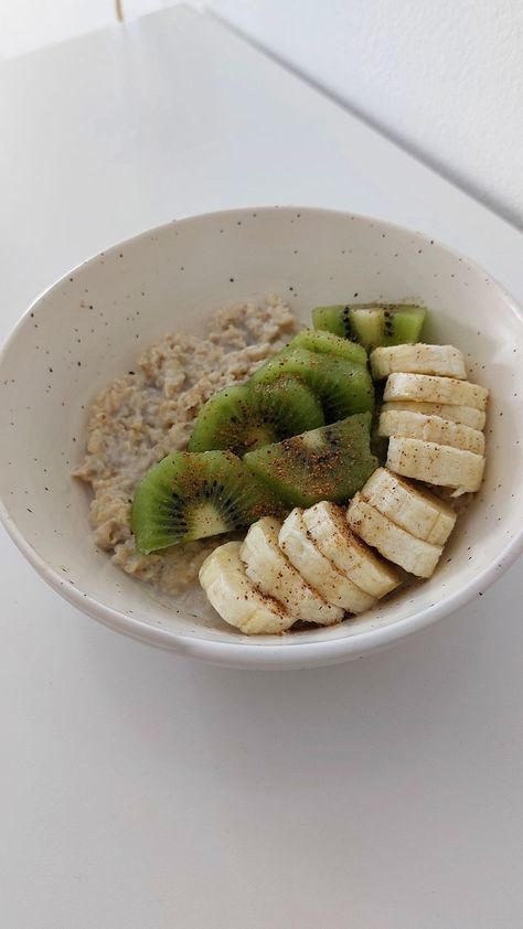 Kiwi And Banana, Banana Breakfast, Banana Oats, Oats Recipes, Kiwi, Asparagus, Oats, Snack Recipes, Healthy Recipes