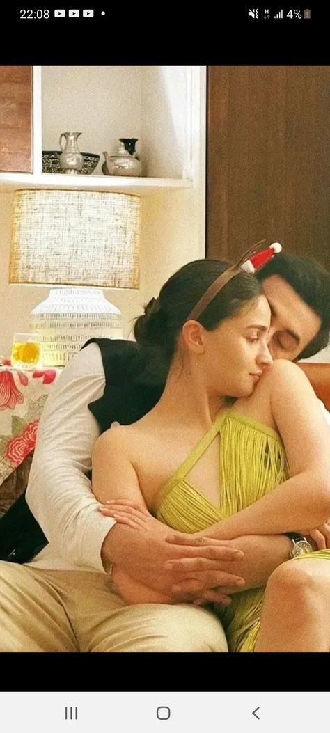 Alia Bhatt Photoshoot, 90s Bollywood, Bollywood Couples, Friends Funny Moments, Sweet Kisses, Ranbir Kapoor, Couple Photography Poses, Alia Bhatt, Magical Christmas