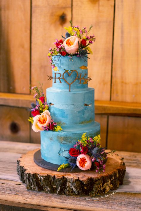 Wildflower Wedding Cake, Wildflower Cake, Xv Ideas, Red Wildflowers, Dream Wedding Cake, Wildflower Wedding, Wedding Vibes, Amazing Cakes, Red Flowers