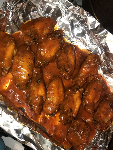 Hot Wings Aesthetic, Wing Stop Aesthetic, Homemade Wings, Wings Aesthetic, Food Tiktok, Spicy Wings, Food Addict, Junk Food Snacks, Hot Wings