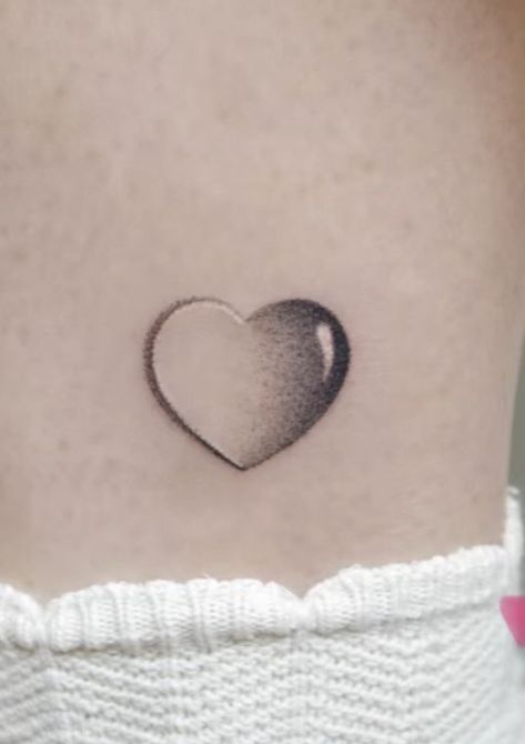 #CoolTattoos #TattooArt #InkMaster #TattooDesigns #InkedUp #TattooLovers #InkInspiration #TattooIdeas #CreativeInk #TattooStyle Bubble Tattoo, Tattoos For Moms, Shadow Tattoo, Tato Minimal, Small Heart Tattoos, Tasteful Tattoos, Small Hand Tattoos, Classy Tattoos, Subtle Tattoos