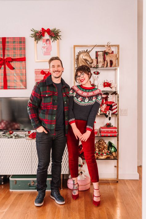 Holiday Outfits Christmas Casual, Christmas Pictures Outfits, Christmas Sweater Outfits, Christmas Outfit Casual, Keiko Lynn, Casual Holiday Outfits, Holiday Outfit Ideas, Couples Holiday, Xmas Outfit