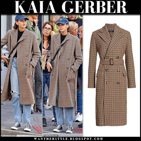 Kaia Gerber in brown houndstooth coat and jeans #kaiagerber #fashion #style #streetstyle #coat #fall #celebrity #model #offduty #casual #newyork #outfit #outerwear Brown Houndstooth Coat Outfit, Houndstooth Coat Outfit Winter, Houndstooth Coat Outfit, Checked Coat Outfit, Plaid Coat Outfit, Brown Coat Outfit, Trousers Women Outfit, Kaia Gerber Style, Japan Winter