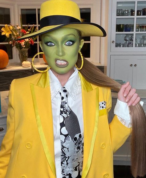 Gigi Hadid October 2019 Handmade Halloween Costumes, Gigi Hadid Style, Vampire Costume, Unique Halloween Costumes, V Magazine, Hadid Style, Halloween Fancy Dress, Halloween Inspo, Fantasias Halloween