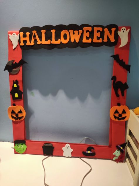 Para tirar selfie e se divertir no halloween Marcos Halloween, Halloween Sleepover, Halloween Themed Birthday Party, Halloween Photo Booth, Halloween Crafts Preschool, Halloween Photo, Halloween Poster, Halloween 2, Halloween Crafts For Kids