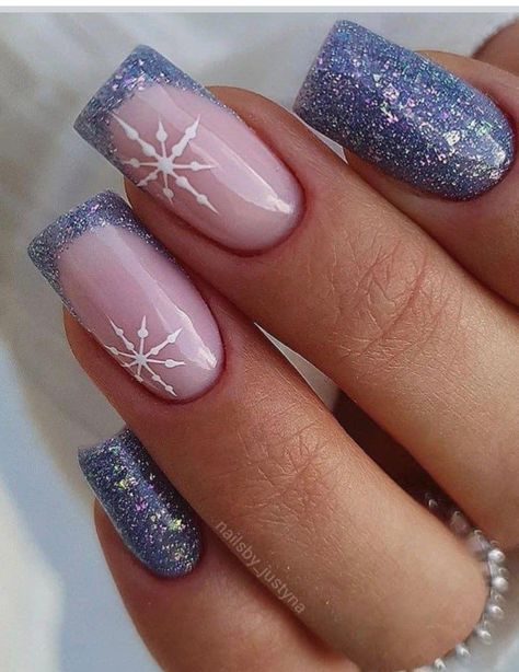 Snowflake Nail Design, Winter Nails Acrylic, Christmas Gel Nails, Snowflake Nails, Christmas Nails Acrylic, Festival Nails, Dipped Nails, Xmas Nails, Chic Nails