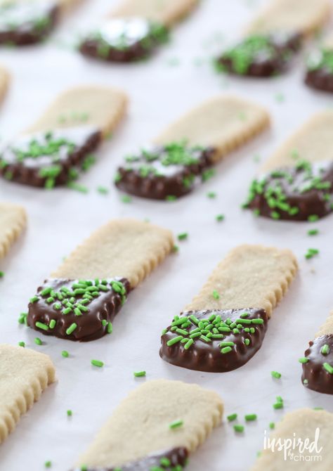 Mint Chocolate Shortbread Cookies Chocolate Shortbread, Chocolate Shortbread Cookies, Favorite Cookie Recipe, Delicious Cookie Recipes, Homemade Cookies, Shortbread Cookies, Favorite Cookies, Cookie Desserts, Mint Chocolate