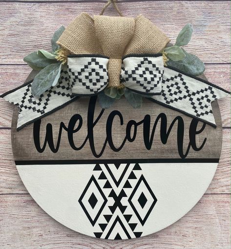 Round Front Door, Antique White Paints, Welcome Door Hanger, Door Hangers Diy, Door Signs Diy, Wooden Door Hanger, Wooden Door Signs, Wood Door Hangers, Wooden Door Hangers