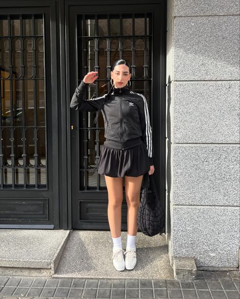 in loooove with my new Adidas SL 72 OG 😍😍 thank you so much @jamjam_creative @footlockerspain @adidasoriginals @footlockereu 💘💘 Adidas Vintage Jacket, Adidas Sl 72, Adidas Skirt, Adidas Outfit, Skirt Fits, Vintage Adidas, Lookbook Outfits, Vintage Jacket, Outfits Aesthetic