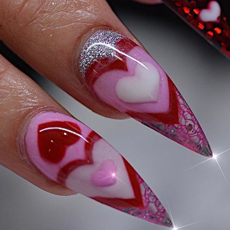 Valentine's Day Stiletto Nails Nail Designs Xmas, Xmas Nail Ideas, Nail Art Thanksgiving, Intricate Nail Designs, Cute Winter Nails, Valentines Nails Designs, Nail Ideas Cute, Nails New Years, Glitter French Nails