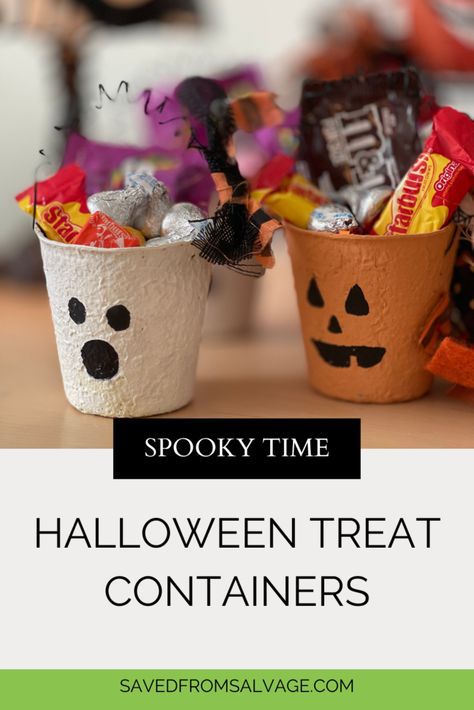 EASY HALLOWEEN TREAT CONTAINERS USING PEAT POTS Halloween Container, Diy Halloween Candy, Treat Containers, Peat Pots, Spring Planting, Ghost Diy, Halloween Treats Easy, Diy Party Favors, Sweet Potato Chips