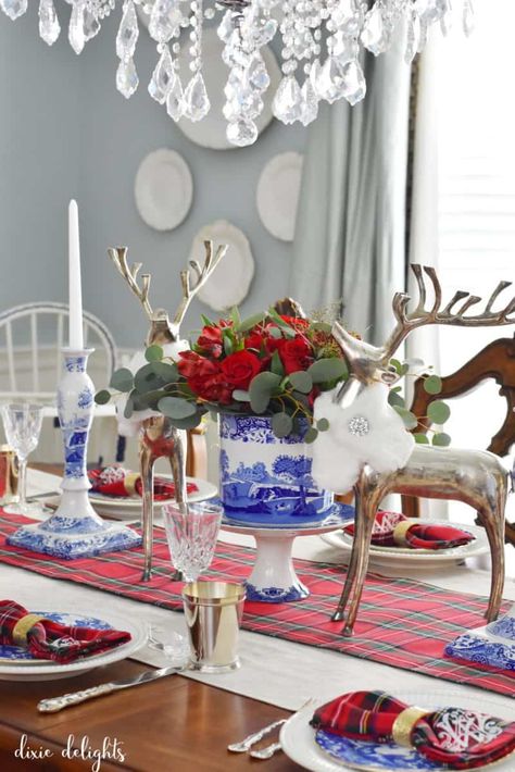 Deck the Halls 2016 {Living + Dining Rooms} – Dixie Delights Tree Decorating Tips, Christmas Tree Decorating Tips, Mini Christmas Ornaments, Chinoiserie Christmas, Blue Christmas Decor, Christmas Tree Decorating, Christmas Dining Room, Christmas Musical, Tree Decorating