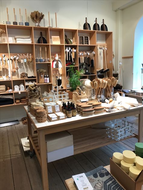 Local Store Aesthetic, Vintage Shop Display, Zero Waste Store, Iris Hantverk, Retail Space Design, Retail Store Display, Diy Workshop, Interior Display, Handmade Boutique