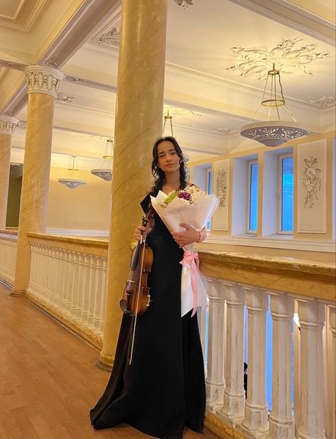 Violin Recital, Recital Dress, Cool Violins, Orchestra Concerts, Violin Songs, Concert Attire, Concert Dresses, A Night At The Opera, Classical Musicians