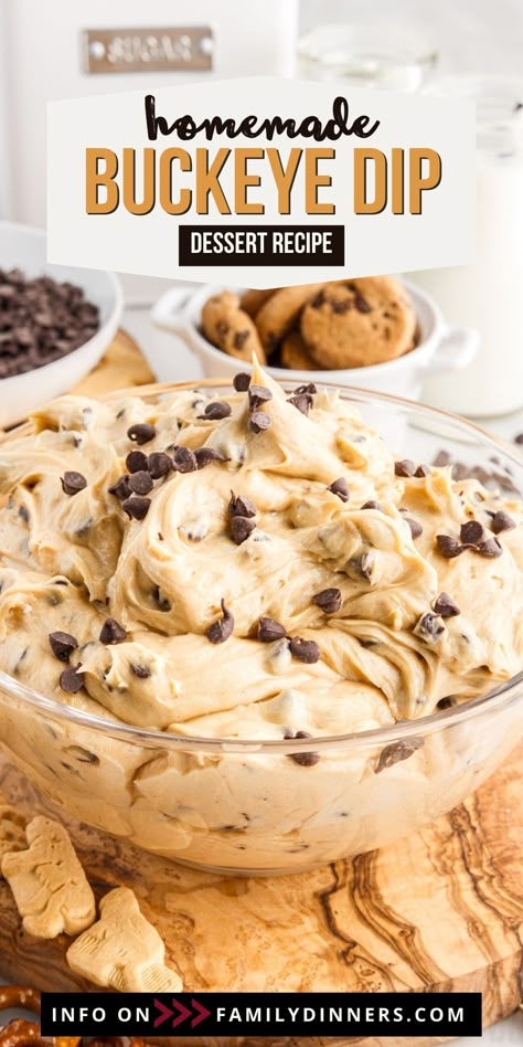 Creamy and delicious peanut butter dip with cream cheese that tastes just like buckeye candies. Buckeye Dip Recipe, Buckeye Dip, Peanut Butter Fluff, Dip Dessert, Buckeye Candy, Easy Dessert Dips, Brownie Vegan, Chocolate Chip Dip, Dip With Cream Cheese