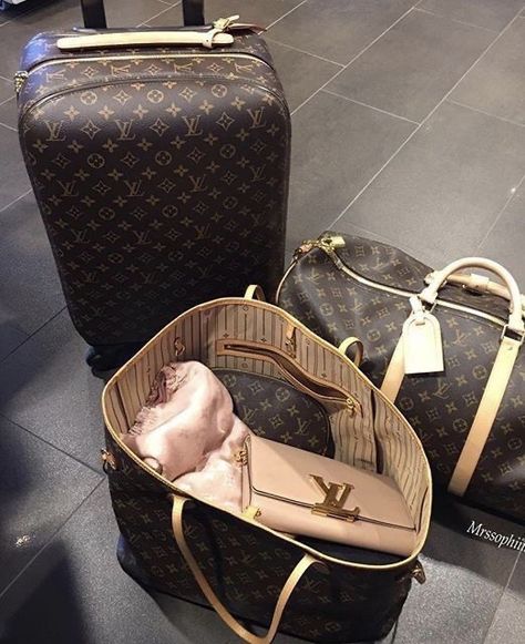 Louis Vuitton Luggage Set, Mochila Louis Vuitton, Louis Vuitton Handbags 2017, Louis Vuitton Luggage, Fashion Tote Bag, Louis Vuitton Damier Azur, Lv Handbags, Louis Vuitton Bag Neverfull, Lv Bag