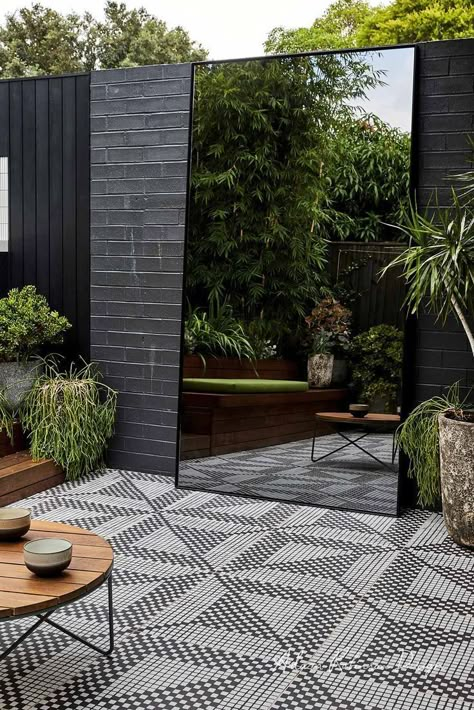 Ideas Garden Design, Moderne Have, Urban Garden Design, Small Garden Ideas, Garden Mirrors, Outdoor Mirror, Modern Garden Design, Walled Garden, Wallpaper Laptop