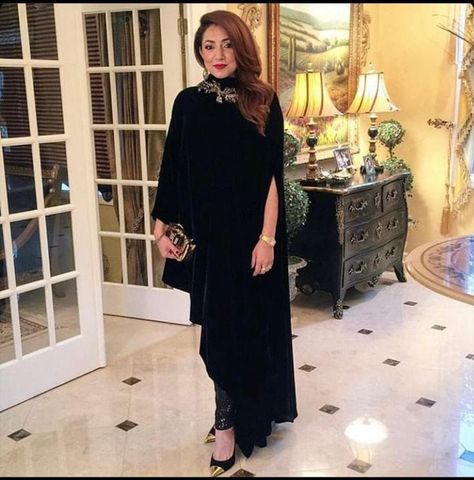 Black Color Combinations Outfits, Velvet Dress Long Classy, Design Pakistani Dresses, Elegant Velvet Dress, Velvet Pakistani Dress, Hijabi Gowns, Velvet Dresses Outfit, Dress Design Pakistani, Velvet Suit Design