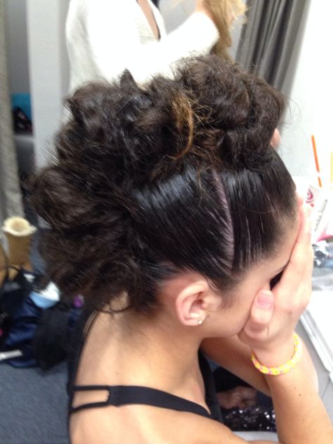 Messy bun Mohawk for a great dance hairstyle 3 Buns Hairstyle Mohawk, Messy Bun Mohawk, Hiphop Hairstyles Dance, Mohawk Buns, Dance Hairstyles Competition, Hiphop Hairstyles, Bun Hawk, Bun Mohawk, Dancers Bun