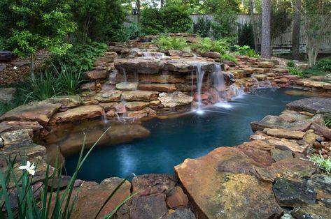 18 Extraordinary Small Pool Design Ideas For A Backyard Oasis #pool #outdoors #outdoorliving Lawn Ideas, Kleiner Pool Design, Lovely Landscapes, Deck Piscina, Rock Animals, Natural Landscaping, Natural Waterfalls, Garden Waterfall, Pool Landscape Design