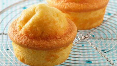 Lemon Yogurt Muffins, Yoghurt Muffins, Snack On The Go, Syrup Cake, Yogurt Muffins, Light Cakes, Lemon Yogurt, Savory Muffins, Lemon Muffins