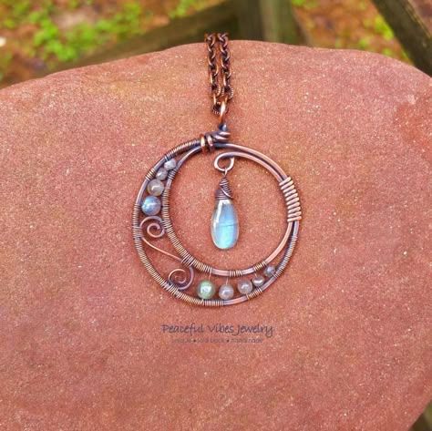 Diy Jewelry To Sell, Wire Wrapped Stone Jewelry, Diy Jewelry Rings, Wire Wrap Jewelry Designs, Wire Wrapped Jewelry Diy, Wire Wrapped Jewelry Tutorials, Diy Jewelry Inspiration, Crescent Moon Pendant, Wire Jewelry Designs