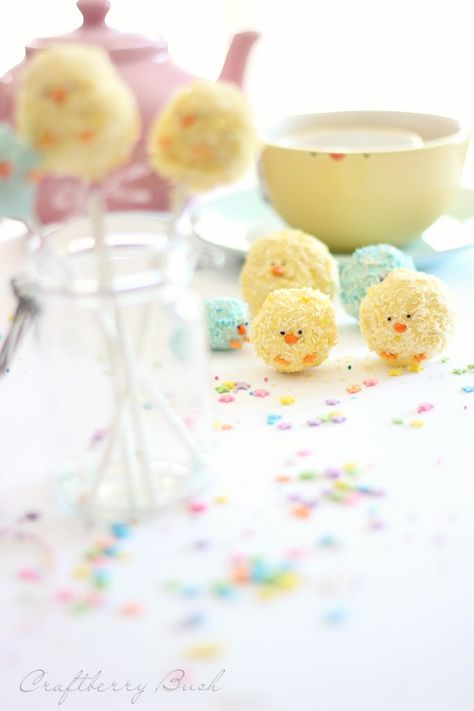 *Rice Krispies Easter chick pops Easter Charcuterie, Easter Cake Pops, Easter Sweets, Slow Cooker Desserts, Cake Pop Recipe, Easter Goodies, Pound Cakes, Easter Chick, Family Weekend