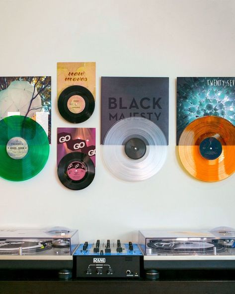 20+ Best Vinyl Record Storage Ideas - Ways to Store Vinyl Records Store Vinyl Records, Best Vinyl Records, Record Wall Art, Vinyl Records Wall, Records Wall, Vinyl Record Display, Record Room, Vinyl Display, Record Display