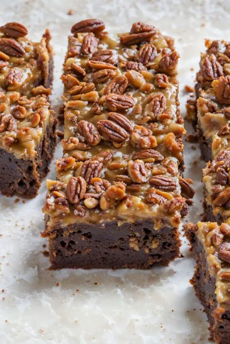 Brownies With Pecan Pie Topping, Caramel Pecan Brownies Recipe, Keto Pecan Pie Brownies, Pecan Pie Brownies No Corn Syrup, Pecan Pie Brownies From Scratch, Brownie Pecan Pie Bars, Pecan Pie Brownies With Box Brownies, Brownie Box Mix Recipes Ideas, Pinecone Brownies