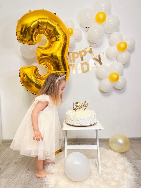 2nd Birthday Home Decor, 2 Birthday Decoration Ideas, Girls Birthday Decoration Ideas At Home, 2nd Birthday Decoration Ideas At Home, Baby Girl Birthday Decoration Ideas, Birthday Decor Simple, Simple Birthday Backdrop, Simple Birthday Decorations At Home, Birthday Boy Quotes