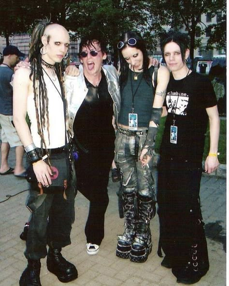 Mall Goth Outfits 2000s, 90s Pfp, Mall Goth Dress, Mall Goth 90s, Mallgoth Outfits, Mall Goth Fashion, Goth Fashion Men, 90s Mall, 90s Mall Goth