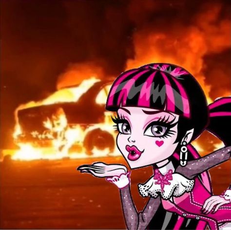 Draculaura Aesthetic, Monster H, Monster High Draculaura, Arte Monster High, Monster High Pictures, Moster High, Catty Noir, Funny Monsters, Love Monster