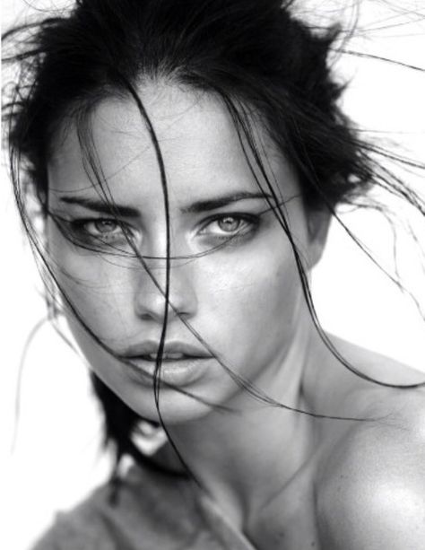 Queen Adri Adriana Lima Face, Beauty Shots, Female Portraits, Black N White Images, Black And White Portraits, Black White Photos, Adriana Lima, 인물 사진, White Photo